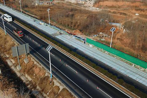 中國(guó)首條太陽(yáng)能高速公路年底通車